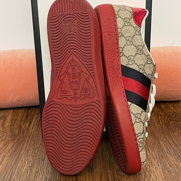 AUTHENTIC EUC GUCCI SNEAKERS - Picture 1 of 4